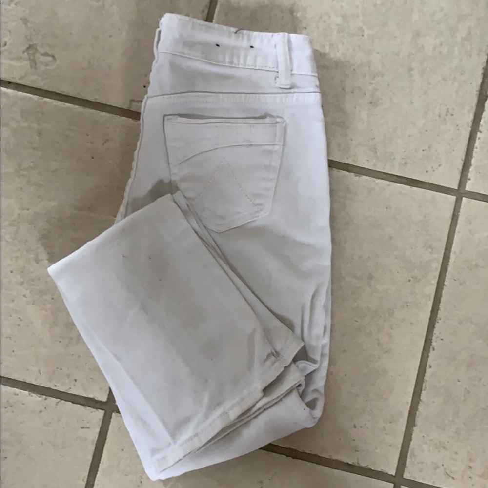 Delias white jeans never worn